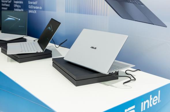 ASUS ExpertBook Ultra - Experiment inedit la înălțime: download - 2026-05-12T142828.030.jpg
