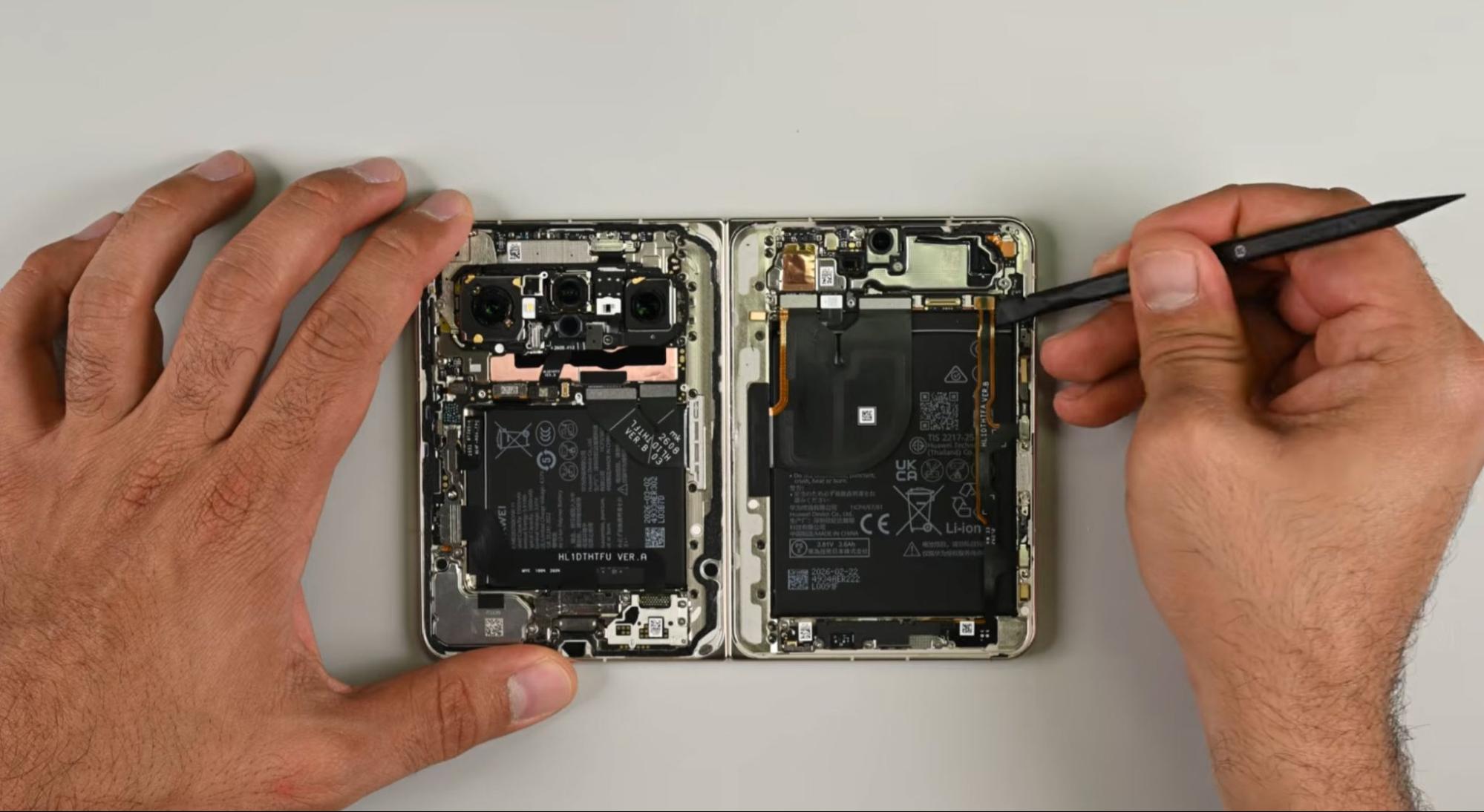 E greu, greu de reparat: Huawei Pura X Max o fi revoluţionar, dar e iad pentru service