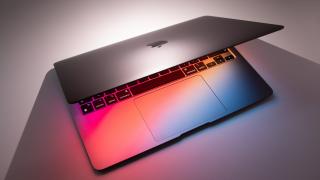 Apple pregătește schimbări majore pentru Mac în 2026; Se află în pregătire MacBook Pro cu ecran OLED tactil, dar și un model de buget