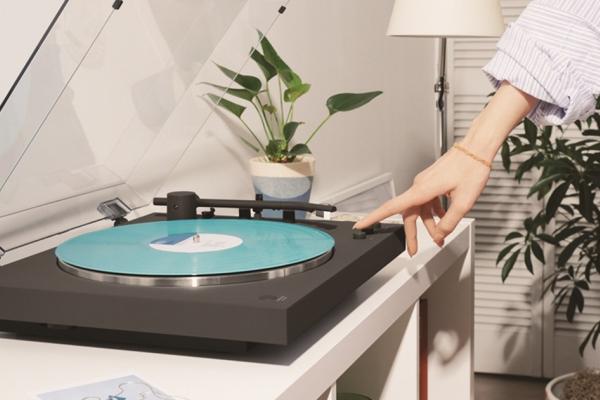 Sony lansează două pick-up-uri wireless accesibile: PS-LX3BT și PS-LX5BT combină designul clasic cu conectivitatea modernă