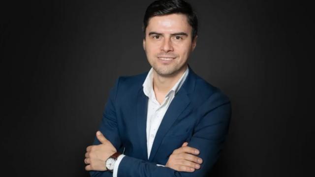<b>Evoluţie evoMAG în 2025: momentul recapitulării pentru Mihai Pătrașcu, fondator, CEO - extindere în Grecia, depozit nou şi altele pentru 2026</b>Mihai Pătrașcu, CEO evoMAG a vorbit recent pe Linkedin despre evoluţia companiei pe care a fondat-o şi care a împlinit recent 20 de ani. Îmi amintesc de evoMAG, de pe vremea când avea sediul prin zona Metrou Costin Georgian