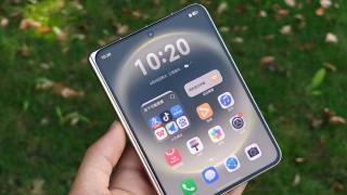HONOR ar putea lansa un smartphone cu aspect wide, rival pentru Pura X View de la Huawei; Ce știm despre el?