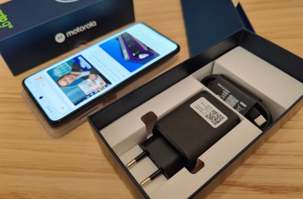 Motorola Moto G82 5G - Unboxing: Motorola-Moto-G82_030.jpg