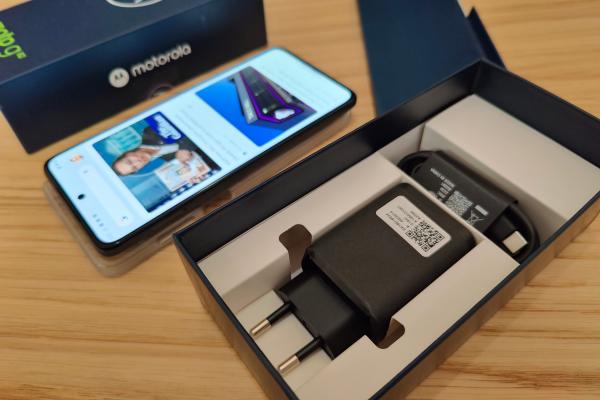 Motorola Moto G82 5G - Unboxing