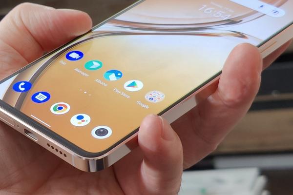 vivo V23 5G: OS, UI, aplicaţii minimaliste, blânde la colorit, dar şi o Zmeură de Aur