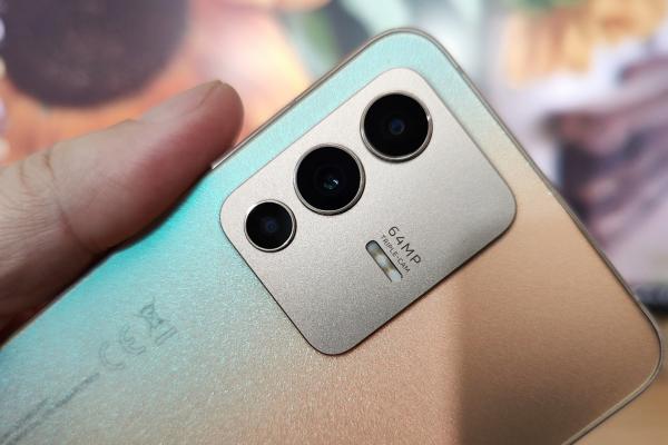 vivo v23 5G: Camera pare a miza mai mult pe video, stabilizare, MULTE filtre selfie