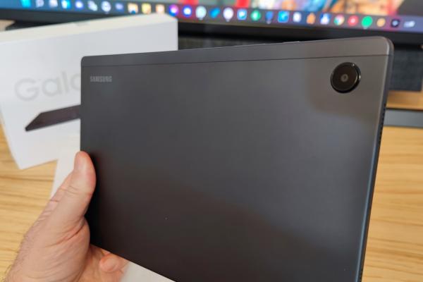 Samsung Galaxy Tab A8 10.5 2021: Cameră acceptabilă pentru cei cu pretenţii mici, selfie OK