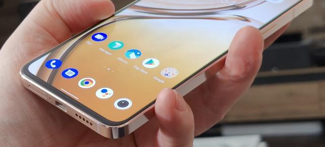 vivo V23 5G: OS, UI, aplicaţii minimaliste, blânde la colorit, dar şi o Zmeură de Aur