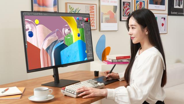 <b>Samsung prezintă noul monitor ViewFinity S8 creat pentru profesioniști, cu ecran mat, fără reflexii</b>Finalul lunii iunie ne rezervă și o lansare neașteptată din partea Samsung, sub forma unui nou monitor din gama High Resolution, creat special pentru profesioniștii din domeniile creative, iar aici ne referim la creatori de conținut, designeri 