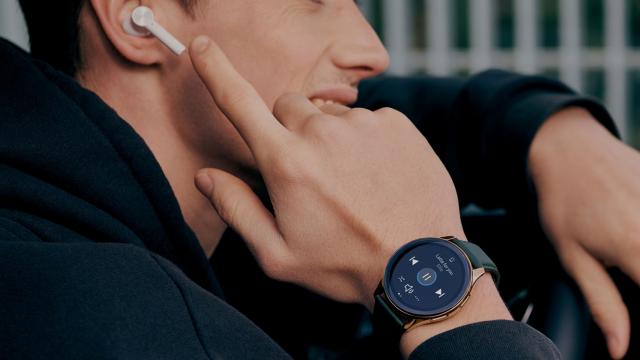 <b>OnePlus va lansa noi purtabile curând; Două noi perechi de căști wireless, o brățară pentru fitness și un smartwatch</b>OnePlus și-a crescut treptat portofoliul de produse, intrând de anul trecut și pe segmentul AIoT. După lansarea primului său smartwatch, aflăm azi că producătorul pregătește un succesor pentru acesta, dar și o brățară pentru fitness și încă două perechi