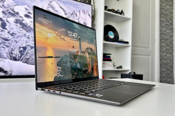 ASUS Zenbook S 14 (UX5406S) 2024 Review: Ultrabook-ul care te face să uiți de tabletă, super ușor și subțire, cu stylus la pachet și un procesor Intel Core Ultra 7 gata de muncă serioasă