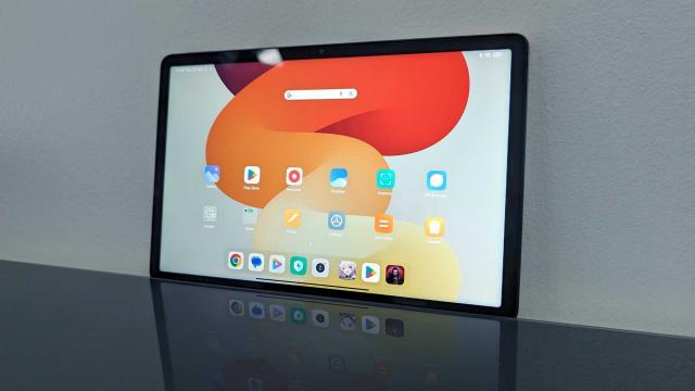 <b>Turul Magazinelor #1486: Tableta pentru toată lumea, ceas de fitness cât o alocaţie, bonus la comanda unui OPPO Find X8 Pro</b>Am intrat în luna decembrie, cunoscută colocvial şi că „luna cadourilor", între Moş Nicolae şi Moş Crăciun. Am găsit câteva oferte atractive pe plan local, fie că eşti gamer, pasionat de fitness sau doreşti să lucrezi în linişte. Suntem la Turul