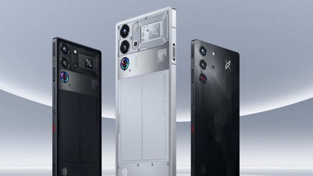 <b>Red Magic 10 Pro disponibil acum internaţional; Cât costă în Europa telefonul de gaming?</b>Piaţa telefoanelor de gaming s-a restrâns semnificativ în ultimii ani, iar acum practic doar două nume au mai rămas în competiţie: ASUS şi Nubia Red Magic. Ei bine, de azi se poate comanda şi un rival pentru ASUS ROG Phone 9 Pro, mai precis Nubia Red