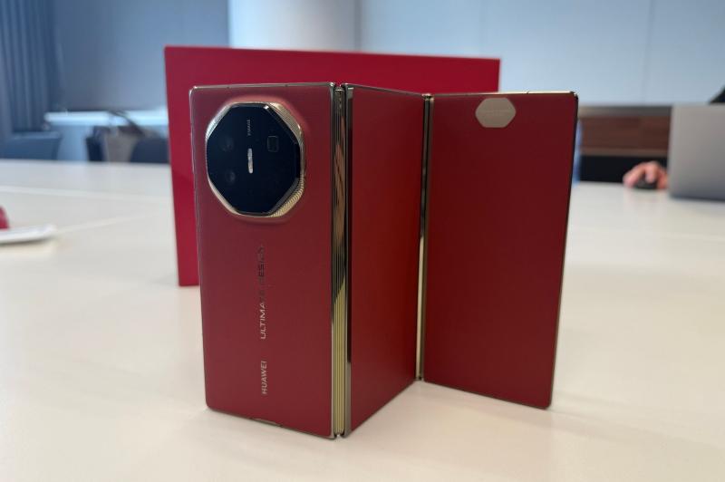 Huawei Mate XT Ultimate - Fotografii hands-on: HUAWEI-Mate-XT-Ultimate_015.jpg