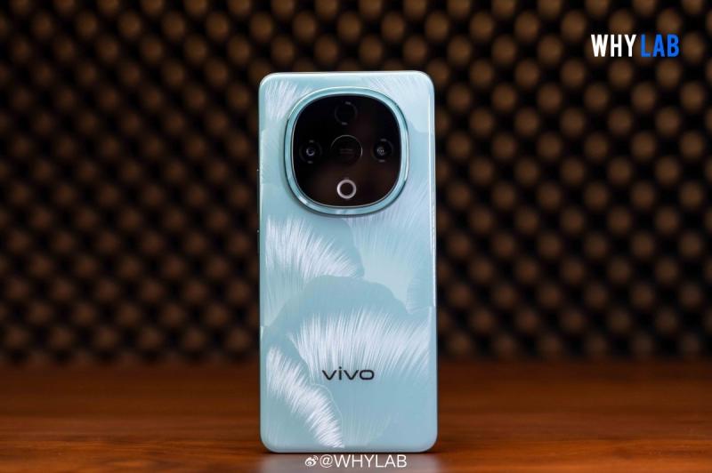 vivo Y300 5G: gsmarena_002.jpeg